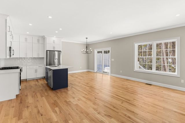 16 Porch Light Drive UNIT 2, Dover, NH 03820