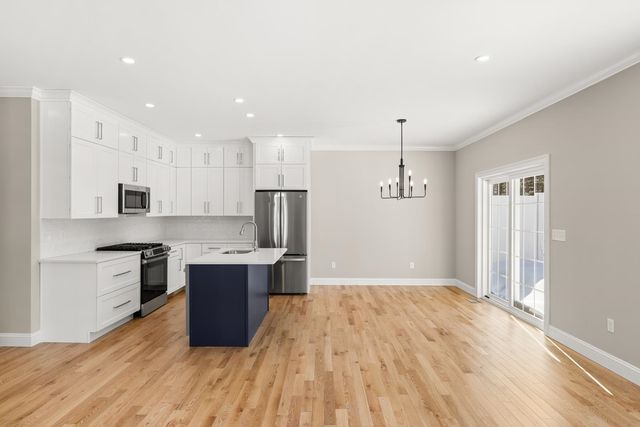 16 Porch Light Drive UNIT 2, Dover, NH 03820