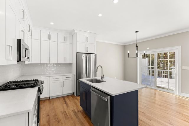 16 Porch Light Drive UNIT 2, Dover, NH 03820