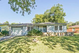 1 Southlawn Circle, La Marque, TX 77568
