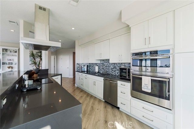 230 Lille Lane 113, Newport Beach, CA 92663