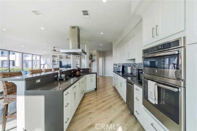 230 Lille Lane 113, Newport Beach, CA 92663