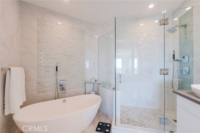 230 Lille Lane 113, Newport Beach, CA 92663