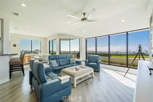 230 Lille Lane 113, Newport Beach, CA 92663