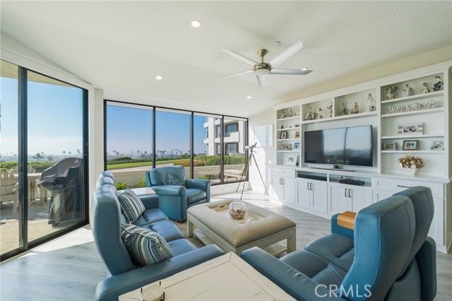 230 Lille Lane 113, Newport Beach, CA 92663