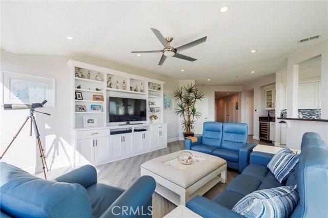 230 Lille Lane 113, Newport Beach, CA 92663