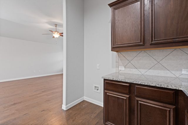 466 Rockaway Drive, Midlothian, TX 76065