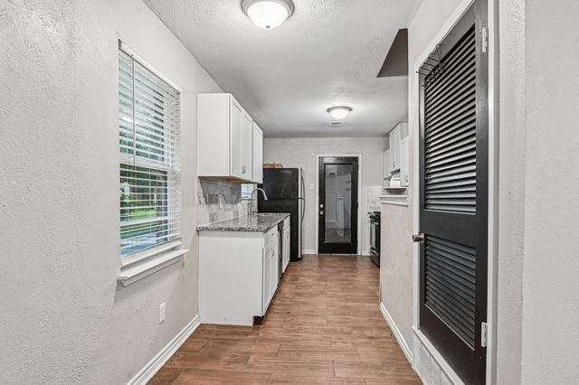 6324 Scotsdale Drive, Forest Hill, TX 76119