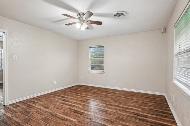 6324 Scotsdale Drive, Forest Hill, TX 76119