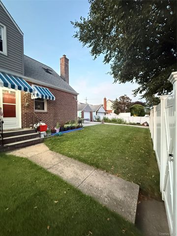 71 Ribbon Street, Franklin Square, NY 11010