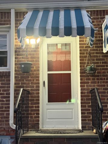 71 Ribbon Street, Franklin Square, NY 11010