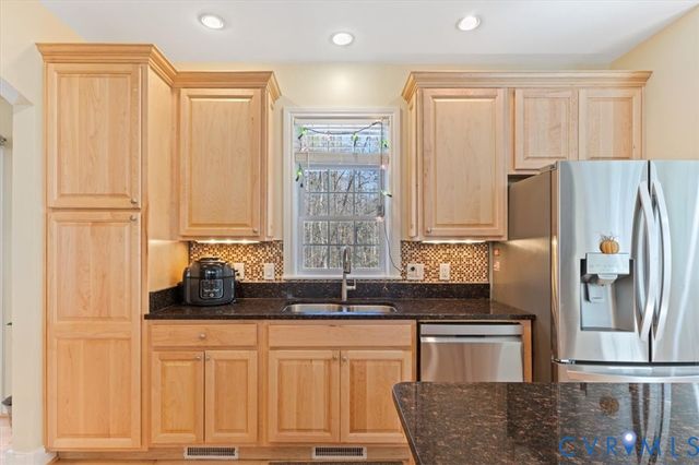 38 Jerdone Island Dr, Bumpass, VA 23024