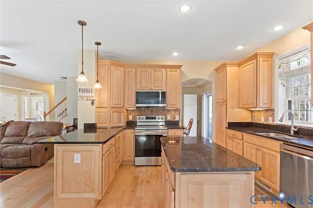 38 Jerdone Island Dr, Bumpass, VA 23024