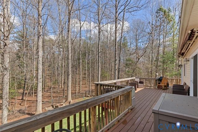 38 Jerdone Island Dr, Bumpass, VA 23024