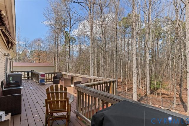38 Jerdone Island Dr, Bumpass, VA 23024