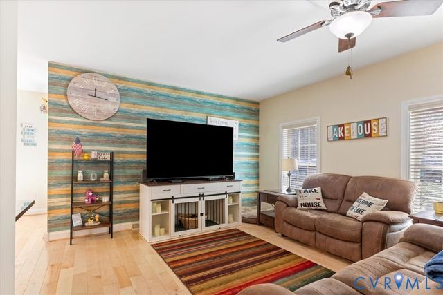 38 Jerdone Island Dr, Bumpass, VA 23024