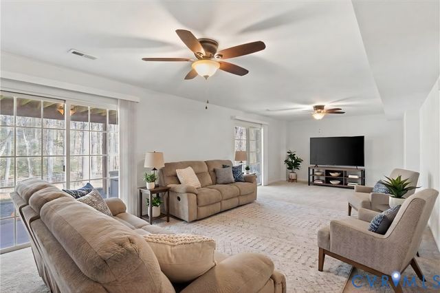 38 Jerdone Island Dr, Bumpass, VA 23024