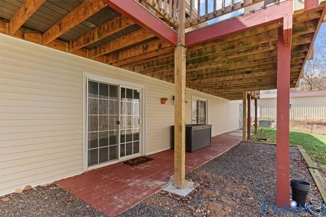 38 Jerdone Island Dr, Bumpass, VA 23024