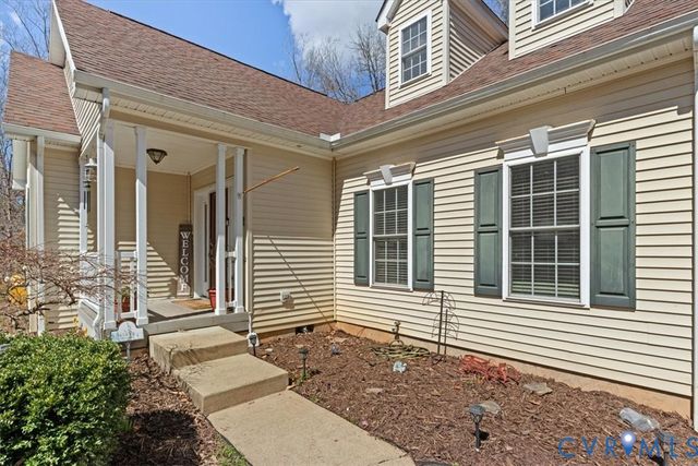 38 Jerdone Island Dr, Bumpass, VA 23024