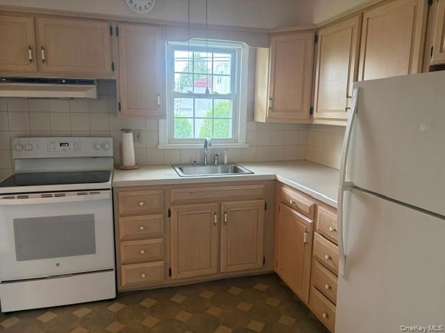 53 Colonial Drive, Farmingdale, NY 11735