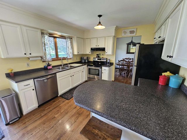 634 Naragansett Avenue, Baraboo, WI 53913
