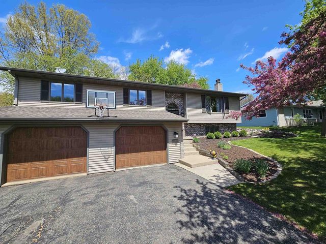 634 Naragansett Avenue, Baraboo, WI 53913