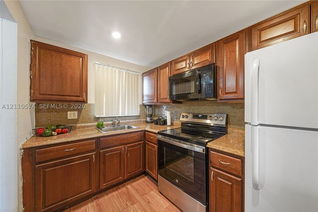 8821 Sunrise Lakes Blvd 102, Sunrise, FL 33322