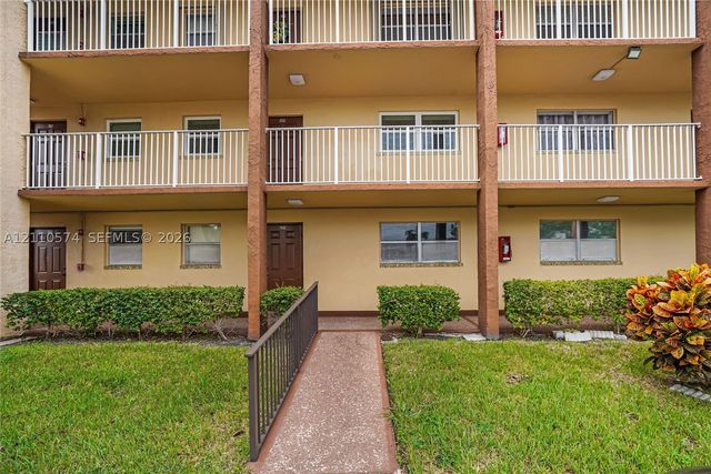 8821 Sunrise Lakes Blvd 102, Sunrise, FL 33322