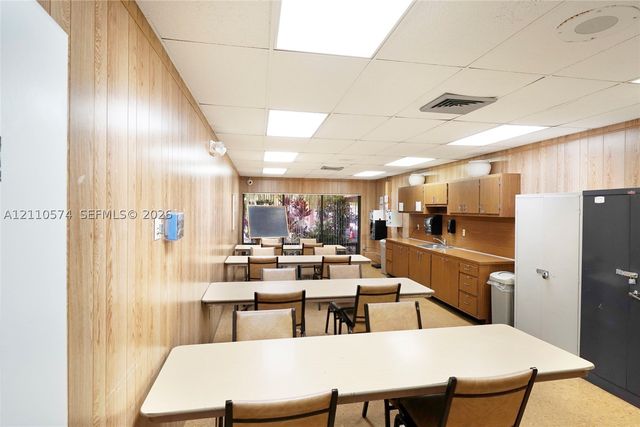 8821 Sunrise Lakes Blvd 102, Sunrise, FL 33322