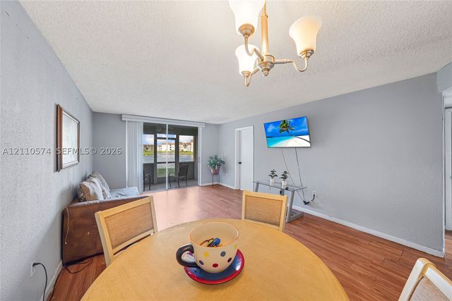 8821 Sunrise Lakes Blvd 102, Sunrise, FL 33322