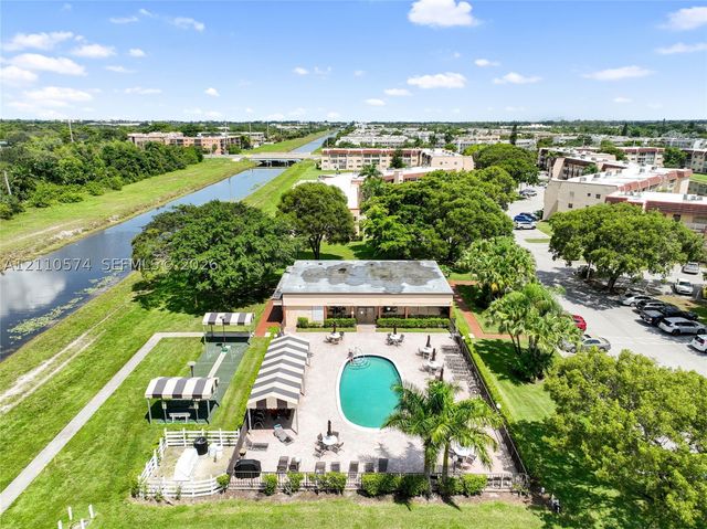 8821 Sunrise Lakes Blvd 102, Sunrise, FL 33322