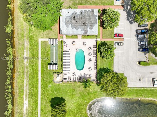 8821 Sunrise Lakes Blvd 102, Sunrise, FL 33322