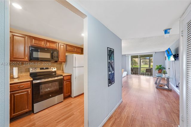 8821 Sunrise Lakes Blvd 102, Sunrise, FL 33322