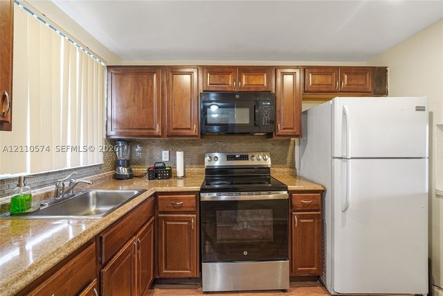 8821 Sunrise Lakes Blvd 102, Sunrise, FL 33322