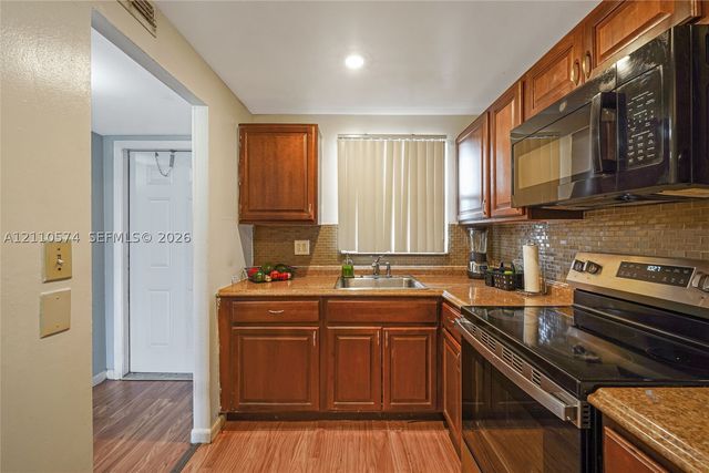 8821 Sunrise Lakes Blvd 102, Sunrise, FL 33322