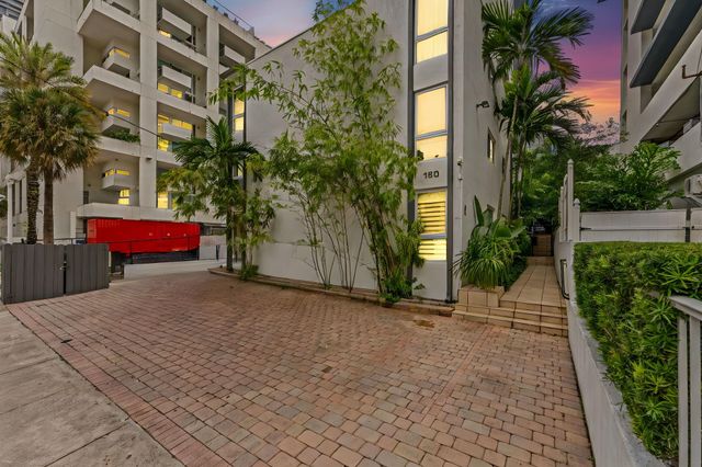 150 SW 10th St 3, Miami, FL 33130