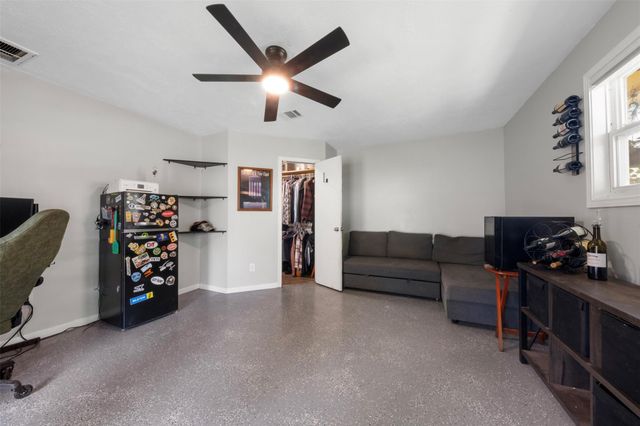 4058 Sherwood Street E, Kingwood, TX 77339