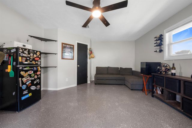 4058 Sherwood Street E, Kingwood, TX 77339