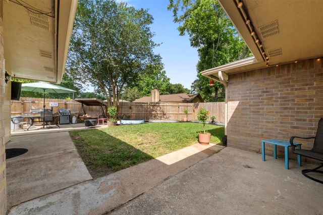4058 Sherwood Street E, Kingwood, TX 77339