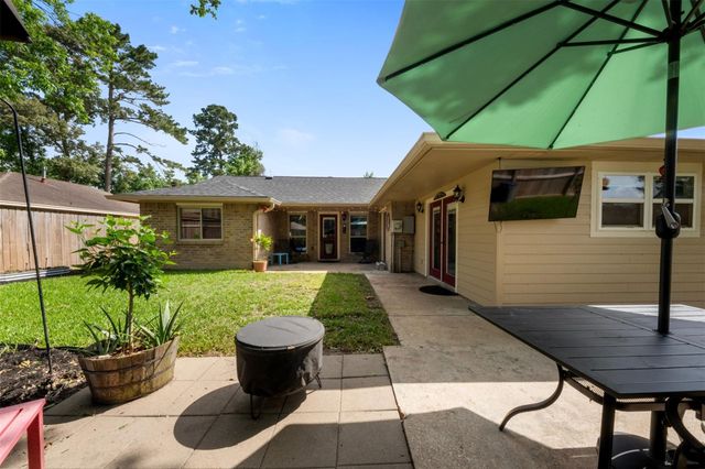 4058 Sherwood Street E, Kingwood, TX 77339