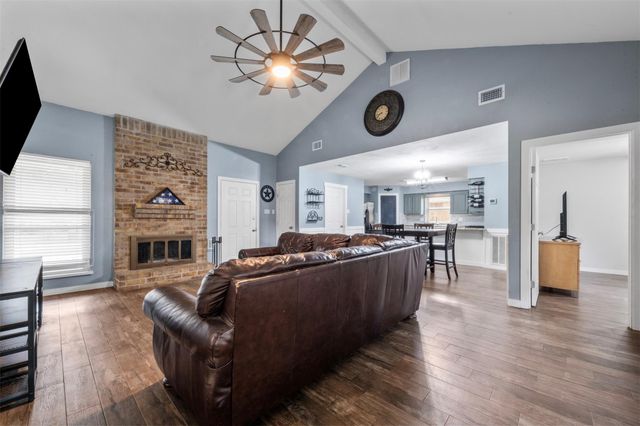 4058 Sherwood Street E, Kingwood, TX 77339