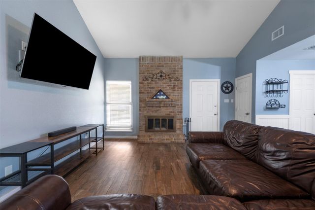 4058 Sherwood Street E, Kingwood, TX 77339