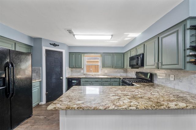 4058 Sherwood Street E, Kingwood, TX 77339