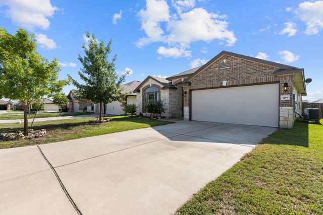109 Plata LN, Jarrell, TX 76537