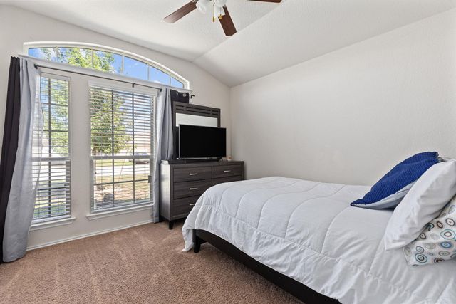 109 Plata LN, Jarrell, TX 76537