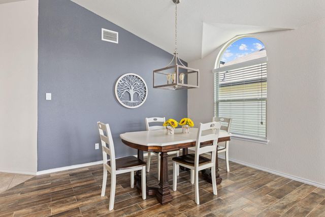 109 Plata LN, Jarrell, TX 76537