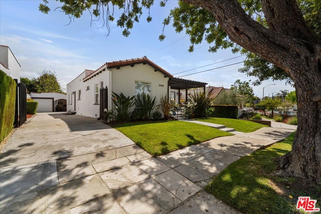 property-img