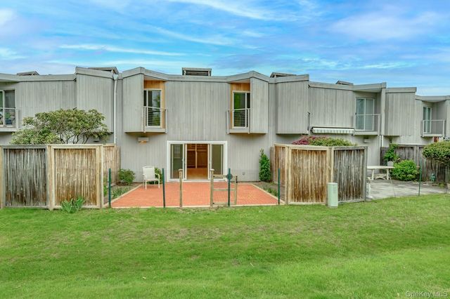 29 Fairway Place 6, Montauk, NY 11954