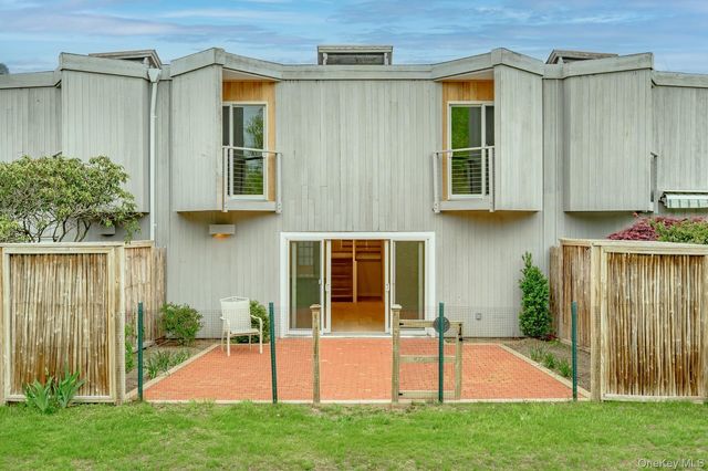 29 Fairway Place 6, Montauk, NY 11954