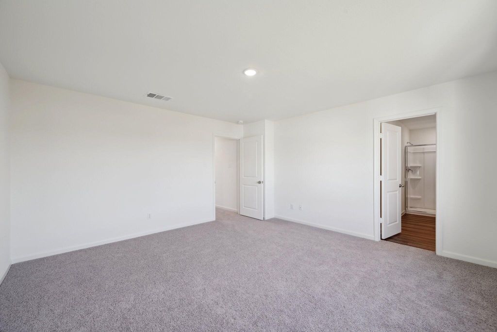 Image 10 of property listing at 5328 Cottage Landing Drive, Summerville, SC 29485